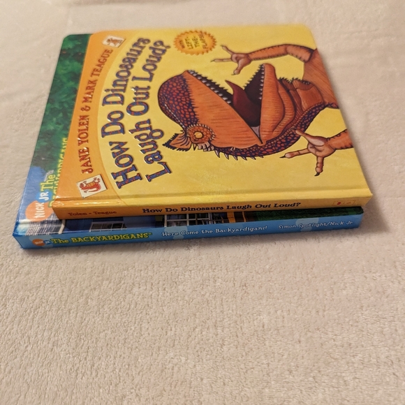 5/$20🩵 Two Children's Books - Picture 12 of 12